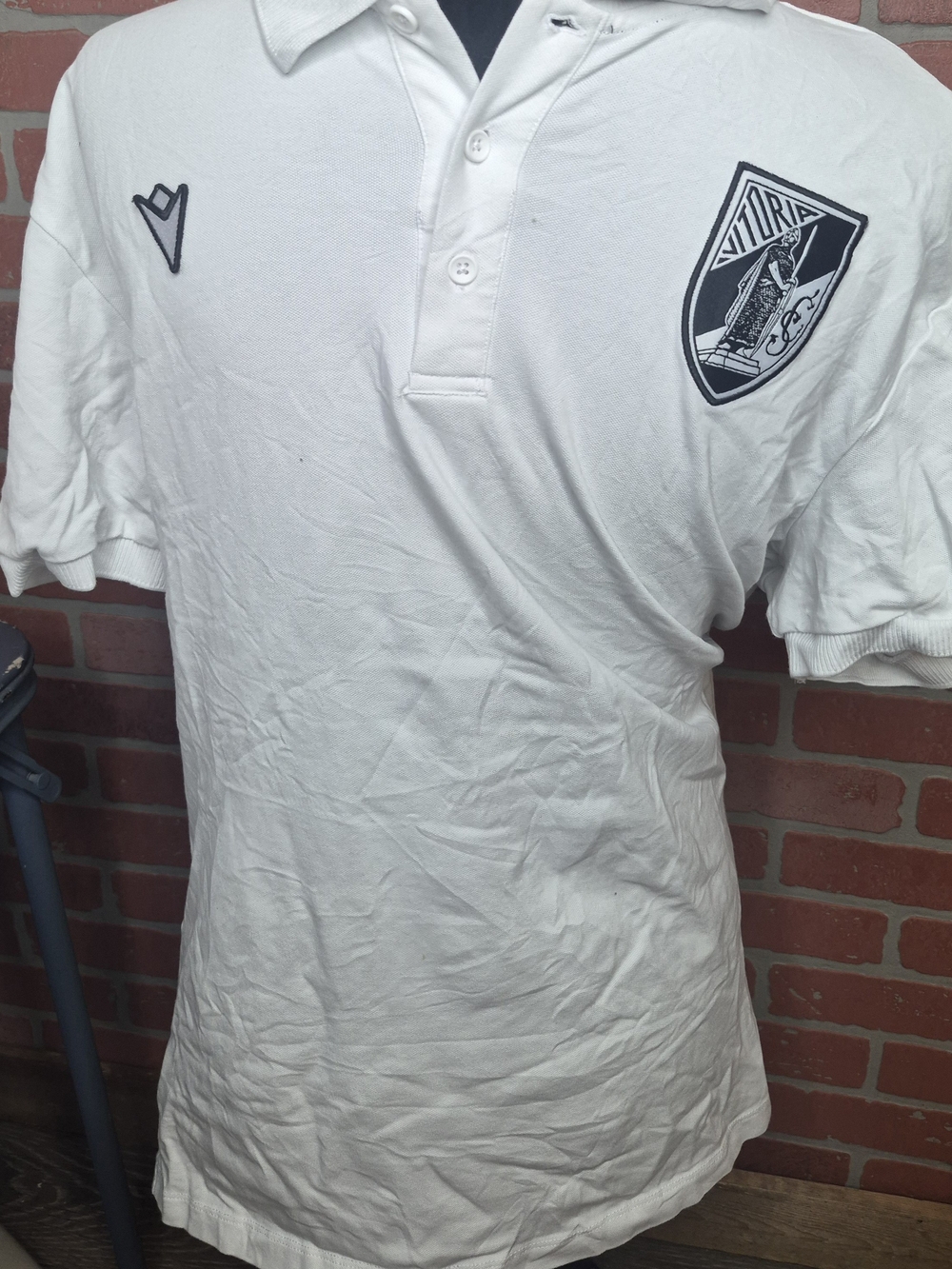 MACARON White Polo with Navy Crest